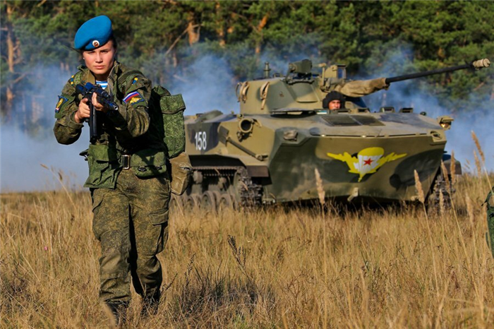 Тренировки военнослужащих-женщин