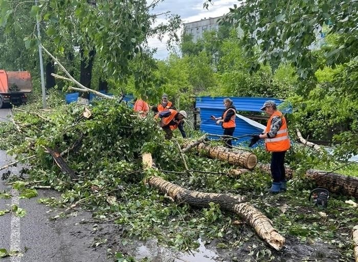 Аварийные мастерские, спасатели и дорожные службы работают в усиленном режиме.