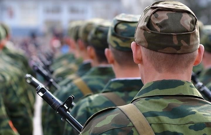 2. Согласие с условиями действующего контрактаВоеннослужащий должен полностью соблюдать условия действующего контракта, без каких-либо нарушений. Если на военнослужащего наложены дисциплинарные взыскания или имеются юридические нарушения, просьба о переводе может быть отклонена до решения этого вопроса.