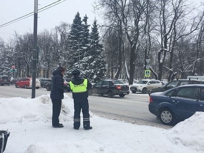 Пешеходных переходов в колее стало меньше.