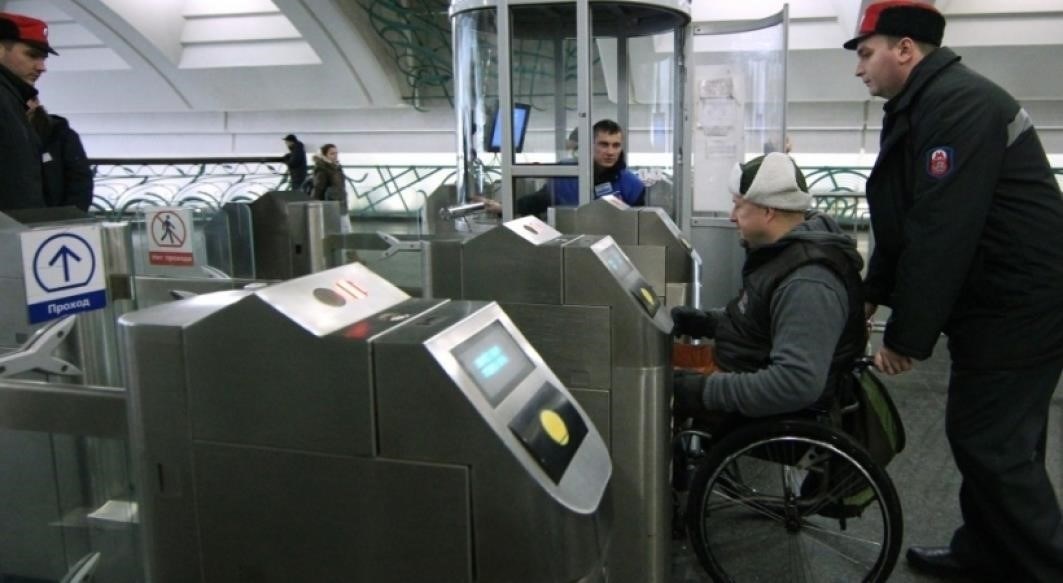 Улучшение условий для людей с ограниченными возможностями передвижения на наземном транспорте и сопутствующей инфраструктуре