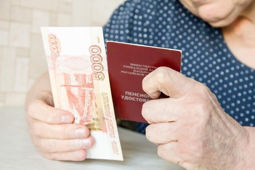 Можно ли совмещать работу на нескольких работах для получения пенсионных прав?