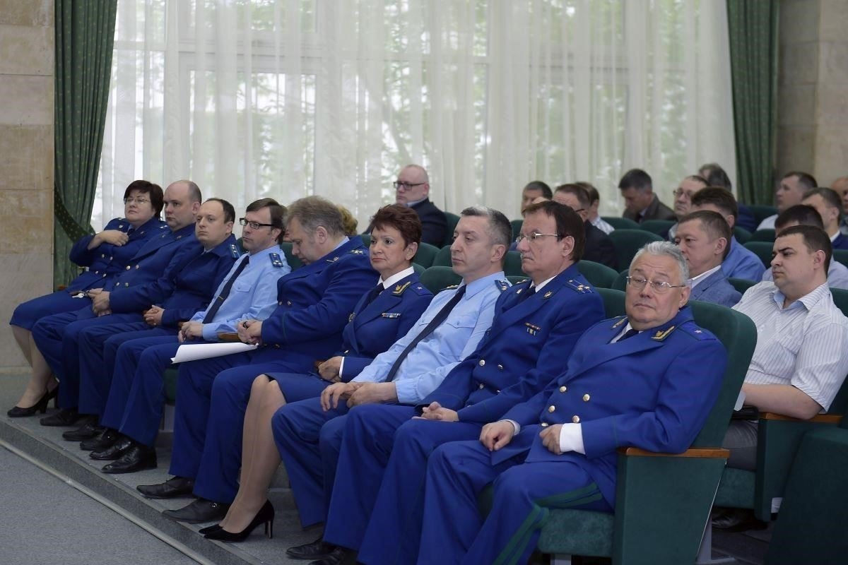 Подробности роли прокуратуры в расследовании дела СампсониевскогоПрокуратура Москвы сыграла значительную роль в расследовании дела Сампсониевского, сосредоточившись на финансовых нарушениях с участием банковских учреждений и хищениях средств. Под руководством Генеральной прокуратуры группа лиц была осуждена за хищение более 2 миллиардов рублей, принадлежащих одному из известных банков. Обвиняемые были вовлечены в мошеннические схемы, которые привели к значительным убыткам, в результате чего были вынесены обвинительные приговоры каждому из участников преступной группы.