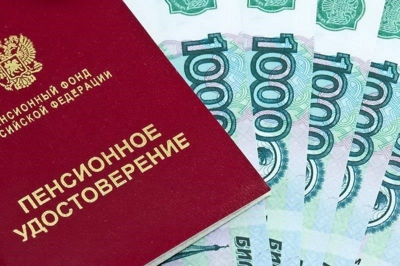 Работникам сферы искусства также стоит воспользоваться преимуществами пенсионных счетов, таких как IRA или планы 401(k) для самозанятых. Эти счета обеспечивают рост с отсрочкой уплаты налогов, позволяя инвестициям расти без немедленных налоговых последствий. Для работников со значительным стажем работы в отрасли вклад в пенсионные счета может стать эффективным способом сохранения и приумножения богатства, особенно для тех, кто, возможно, не имеет пенсии в своих категориях работы.