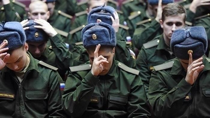 Такие роли имеют решающее значение для поддержания боеготовности армии, и работа женщин на этих должностях получила признание за эффективность и точность.