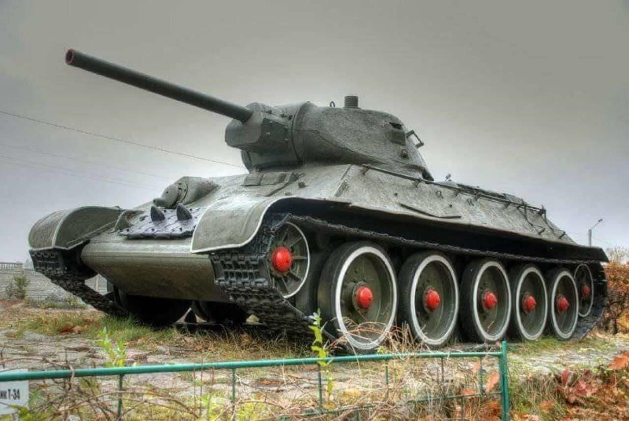 В Российской империи бригады служили основным элементом дивизий, которые в свою очередь делились на специализированные подразделения, такие как пехота, кавалерия, а позднее - танковые и бронетанковые части. Танковые бригады появились как часть развивающейся военной структуры в период Первой мировой войны, способствуя формированию Красной армии, а затем и РККФ после революции.