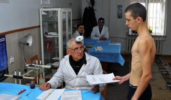 Во время медицинского освидетельствования в военкомате в Твери вы пройдете ряд обследований, чтобы определить вашу пригодность к службе. Вас ожидает тщательный осмотр, включающий проверку зрения, слуха и общего физического состояния. В ходе обследования вы оцените свое физическое состояние, в том числе состояние сердечно-сосудистой системы, силу и подвижность, чтобы убедиться, что вы соответствуете необходимым критериям для поступления на военную службу или заключения контракта. Приготовьтесь к консультациям со специалистами, которые могут оценить историю вашего здоровья, а также к тестам на общие заболевания, которые могут повлиять на вашу способность служить.